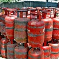 महंगाई की दोहरी मार! पेट्रोल - डीजल के बाद LPG के दाम भी बढ़े, जानें कितना महंगा हुआ सिलेंडर