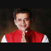 Ravi Kishan ने गरीबों को मास्क और कम्बल बांटे