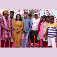 Dekhiye Kya Chal Raha Hai Aguaa Ke Set Par