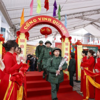Tin trong nước - Thanh niên Hà Nội phấn khởi lên đường nhập ngũ