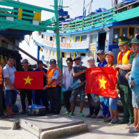 Tin trong nước - Ngư dân Tiền Giang khẩn trương cho tàu cá ra khơi chuyến biển đầu năm