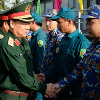 Tin trong nước - Tư lệnh Quân khu 5 chúc mừng tàu Hải đội dân quân thường trực hoàn thành nhiệm vụ trên biển