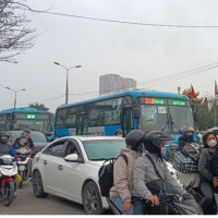 Tin trong nước - Giao thông Hà Nội trong ngày cuối kỳ nghỉ lễ Tết Nguyên đán- ùn ứ nhiều điểm