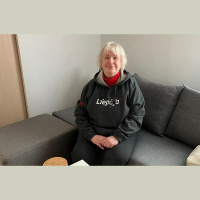 Gunta Šnipke savā jaunākajā krājumā Kā pieraksta un tuvplānā pamana šo laiku