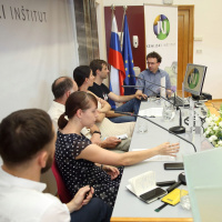 Okrogla miza: Kaj pomeni biti znanstvenik/ca?