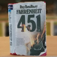 Klassikeren: Fahrenheit 451 av Ray Bradbury