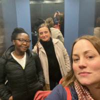 Anna, Azra og Naomi går på teater: Mine venner