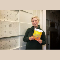 Divās straumēs plūstošais Undīnes Radzevičūtes romāns Zivis un pūķi