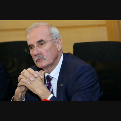 Cilvks Ziu Virsrakstos