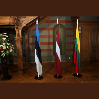 Lietuviešu dziesmas - Tu ne viena