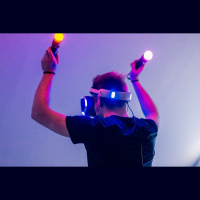 Virtuālās realitātes iespējas, izaicinājumi un nākotnes trendi