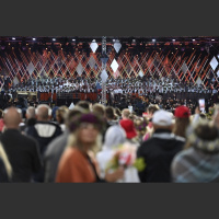 Divi stāsti: autovadītāja kļūst par dalībnieci dejotājs - par šoferi