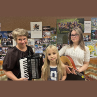 Tiekamies ar Skolēnu dziesmu un deju svētku dalībniekiem no Zemgales