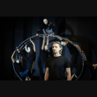 Izrāde Sapņotāji - meklējumi, kā delartiskās komēdijas elementi strādā mūsdienu teātrī