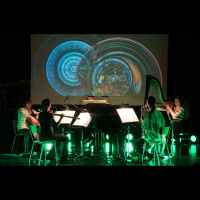 Laikmetīgās mūzikas un laikmetīgā cirka apvienojums festivālā deciBels