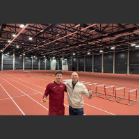 Kopā ar sportistiem pētām jauno Daugavas vieglatlētikas manēžu