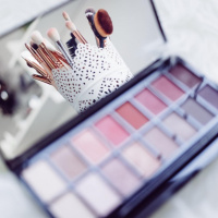 81. Vajon milyen lehet férfiakat gyantázni?