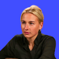 Zdislava Pokorná – Za nitky tahají nejbohatší. Až v terénu vidíte, jak to funguje.