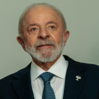 Lula chama taxação de desrespeitosa e anuncia comitê para repensar política comercial com os EUA