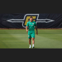 Paulinho anuncia que só voltará a jogar no ano que vem