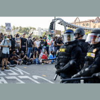 Trump quer conflito político para mostrar força, diz especialista sobre protestos nos EUA