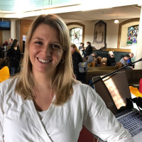 1945: A moment with @HadleyBeeman at Over The Air 2016 #ota16