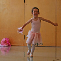 8 Linda Louisa - Come To Him Singing