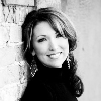 #498: Singer, Speaker Helps Girls Develop Leadership Skills