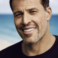#337: How Tony Robbins Was Inspired By A Turkey To Feed Millions