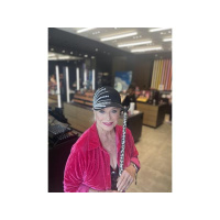 January Jones Sharing Rags to Riches: Beauty Icons with Karen Pudettis Story