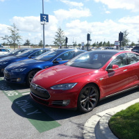 Tesla Dealerships, Chrysler Plug-In Minivan,  1 GW HVDC Transmission Line... (Cleantech Talk #18)