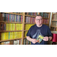 Chatting With Sherri welcomes collector of vintage paperbacks Jules Burt!