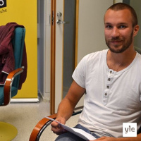 Taiteilijaelämää: Näyttelijä Olli Rahkonen