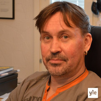 Kirjailija ja käsikirjoittaja Marko Leino haluaa joka kerta yllättää