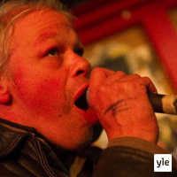 Taiteilijaelämää: laulaja ja sanoittaja Kari Aalto