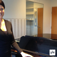 Sopraano Mari Palo on onnellinen, kun ei ole tarvinut lähteä ulkomaille