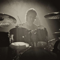 115_Tobias Ralph- Adrian Belew Power Trio, 24-7 Spyz, Drummers Collective Instructor