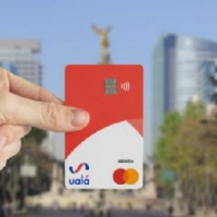 Tarjeta de débito con cero comisiones y que se administra desde el smartphone