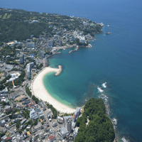 Powerful earthquake in Russia causes tsunami, as Japan and Hawaii order evacuations