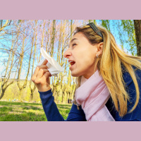 What are the alternative ways to treat hay fever symptoms?