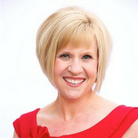 Legally Protect Your Growing Wellness Business with Lisa Fraley {e05}