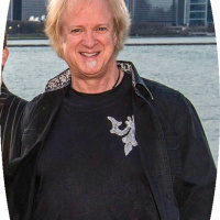 Dan talks with Chicago founding member Lee Loughnane