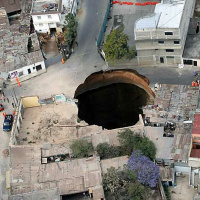 Episode 8: What happens when you jump into a hole that goes through the center of the earth?