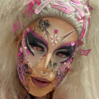 Drag Queen Macy M. Meyers: Mir hat es immer aufgestoßen, leicht verträglich für jemanden zu sein