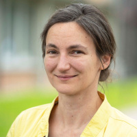 Blitzartige Bewusstseinserweiterung durch luminous details. Jutta Person bekommt den Alfred-Kerr-Preis für Literaturkritik 2023