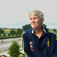Pia Sundhage: Dans, sång, fiasko och succé