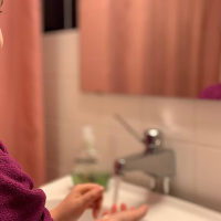 Mimmi tovel peske vast thaj djilabel