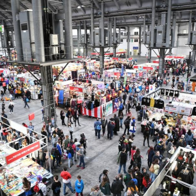 Tomos Y Grapas Cómics