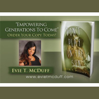 Author @evietmcduff w/ @VickensMoscova Sponsored by @DrivingOnEnergi #ILoveEVs