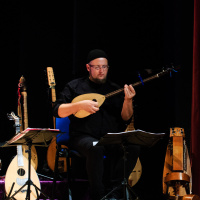 Jota Martínez presenta la col·lecció dinstruments musicals de la tradició medieval espanyola
